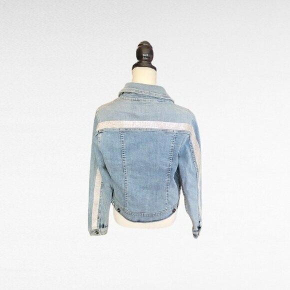Torrid Denim Long Sleeve Jacket in Light Whitewashed Blue with Embellishments - Picture 3 of 4